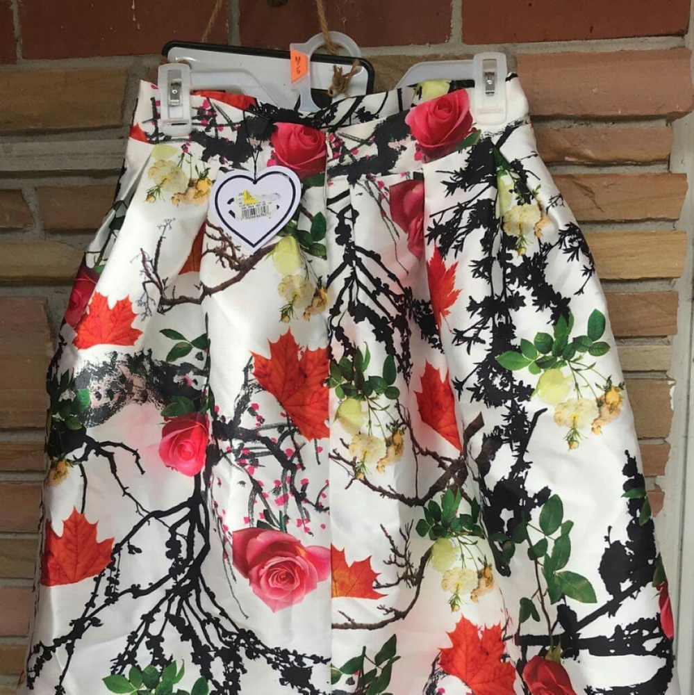 Midi knee length floral skirt...